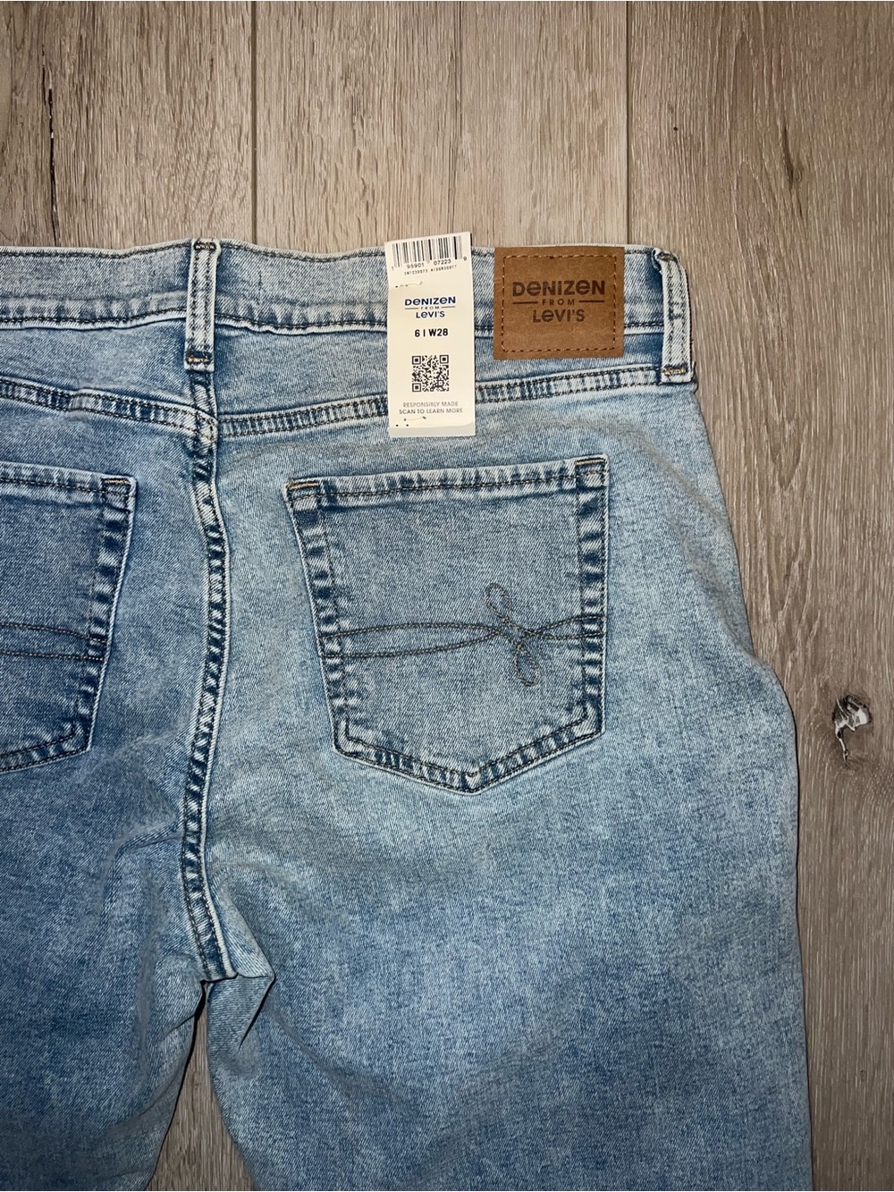 Denizen from Levi's Women's Light Wash Boyfriend Jeans - Picture 4 of 5